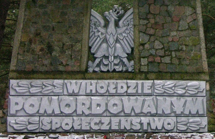 W Hołdzie Pomordowanym - Społeczeństwo