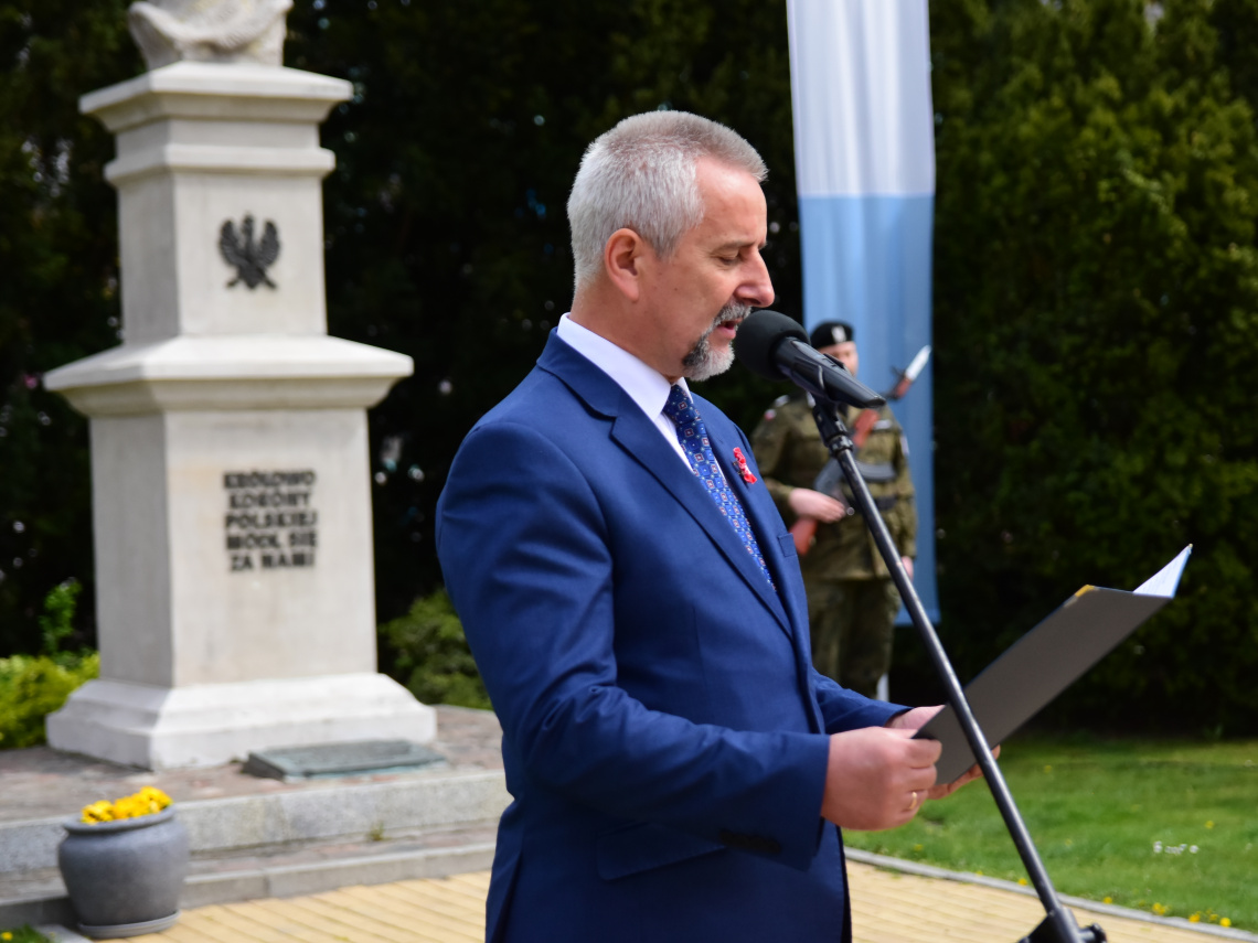 Burmistrz Tadeusz Kowalski wygłasza przemówienie, fot. Lucyna Zdanowska/Tygodnik Tucholski