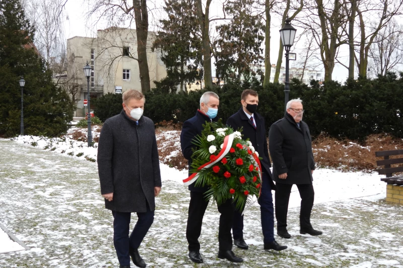 Na zdjęciu delegacja gminy Tuchola, powiatu tucholskiego w towarzystwie ministra Schreibera