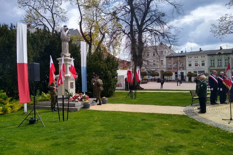 Na zdjęciu pomnik Matki Boskiej Królowej Korony Polski w Tucholi